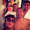 Neymar curtiu o comingo acompanhado do pai e de amigos na Espanha