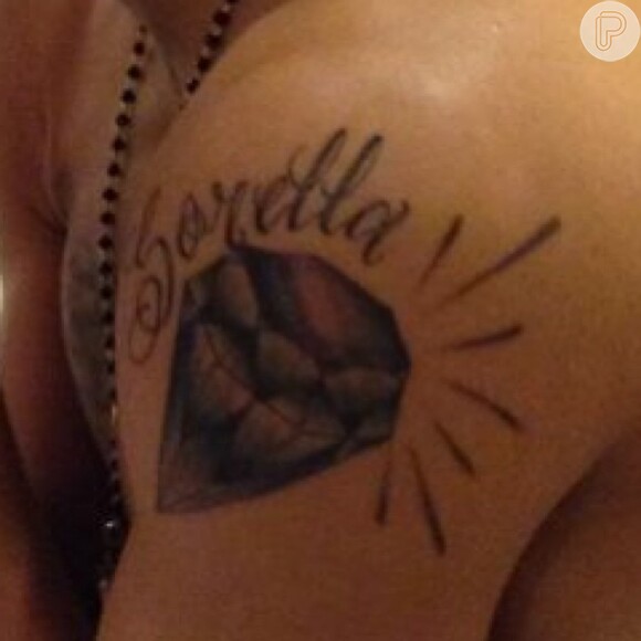 Neymar escreveu 'sorella', que significa 'irmã' em italiano ao lado da tatuagem