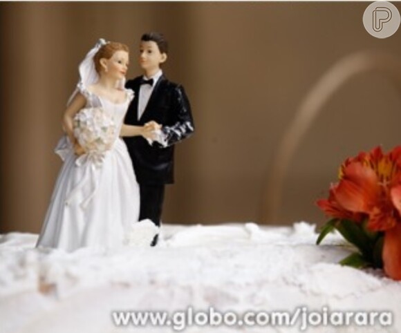 O novo casamento de Franz (Bruno Gagliasso) e Amélia (Bianca Bin) teve direito a tudo, inclusive bolo confeitado e noivinhos, em 'Joia Rara'