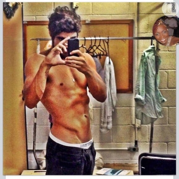 David Brazil postou uma foto do ator Caio Castro sem camisa em sua conta no Instagram, em 6 de janeiro de 2014