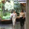 Cleo Pires, namorada de Rômulo Neto, investiu em look soltinho para passear no shopping Fashion Mall, em São Conrado, Zona Sul do Rio de Janeiro, nesta segunda-feira, 6 de janeiro de 2014