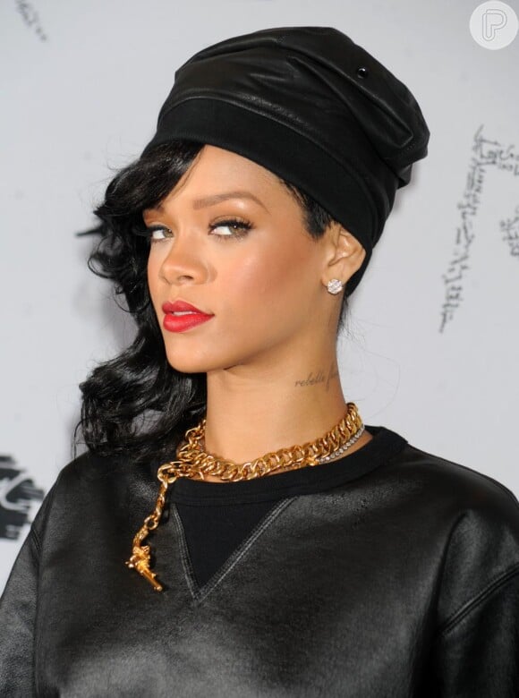 Rihanna está em turnê com o cd "Unapologetic", seu último álbum