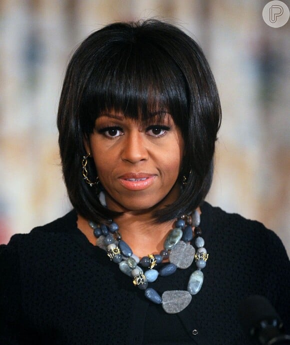 Michelle Obama apostou em franjinha para chegar aos 49 anos