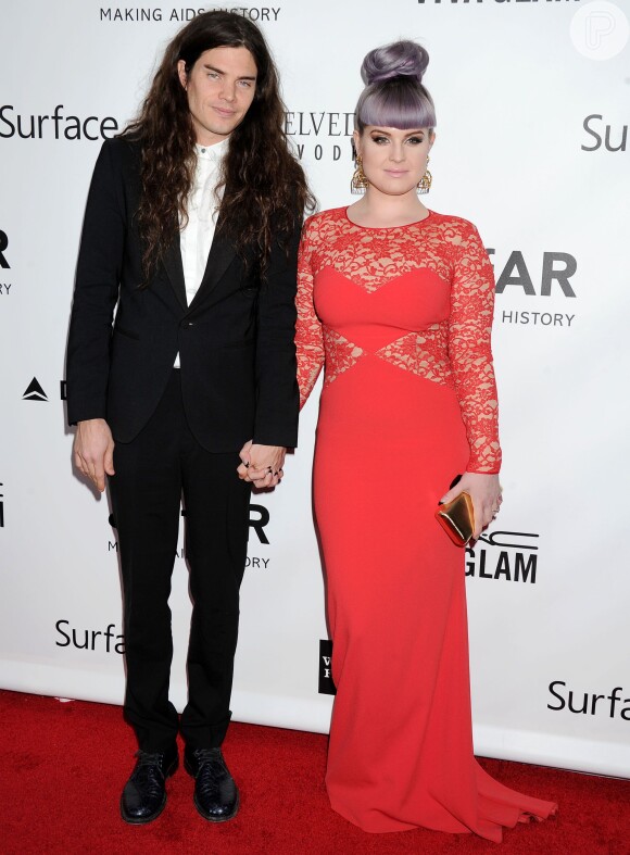 Kelly Osbourne e Matthew Mosshart terminam noivado após dois anos de relacionamento, em 9 de janeiro de 2014