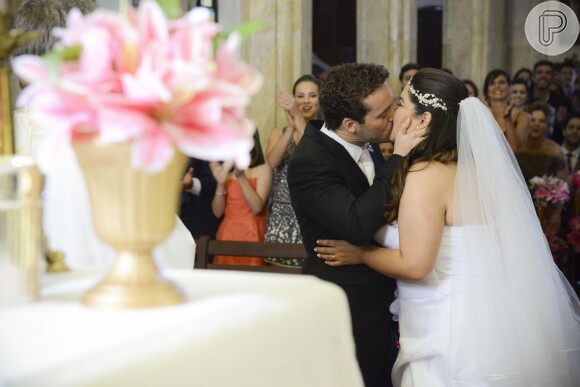Após um casamentos dos sonhos, o casal acaba se separando. 'Os fãs torcem muito para uma reconciliação', diz Rodrigo