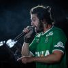 Luan Santana explicou porque usou a camisa do time de Santa Catarina: 'Acredito na energia de muita gente reunida'
