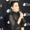 Deborah Secco foi ao lançamento da marca Duzani, em Minas Gerais, e apostou em sutiã rendado e hot pants pretos por baixo do vestido transparente, na noite desta quarta-feira, 7 de dezembro de 2016