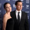 Angelina Jolie tem a guarda de seus seis filhos, enquanto Brad Pitt pode apenas fazer visitas terapêuticas aos herdeiros