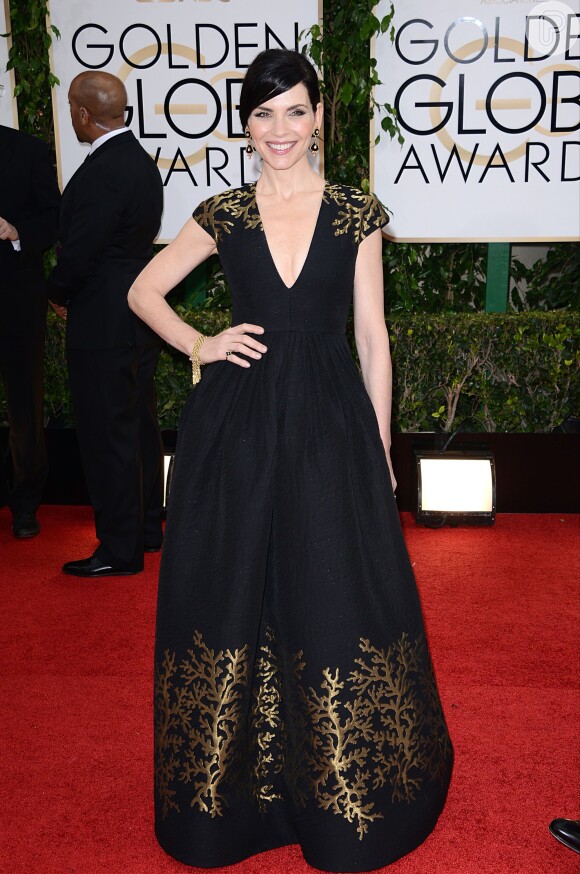 Julianna Margulies usou um vestido da grife Andrew GN no Globo de Ouro 2014