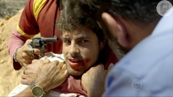Jaime (Murilo Benício) ameaça Leandro (Cauã Reymond) após saber que ele se envolveu com sua mulher