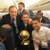 Pose para fotos com a Bola de Ouro. Cristiano Ronaldo desbancou Messi e Ribéry levando o prêmio pela segunda vez na carreira