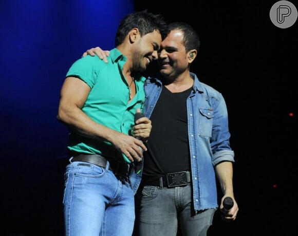 Zezé Di Camargo e Luciano mostram cumplicidade no palco
