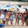 Luana Piovani curte feriado com o filho, Dom, na praia do Leblon, no Rio, em 20 de janeiro de 2013