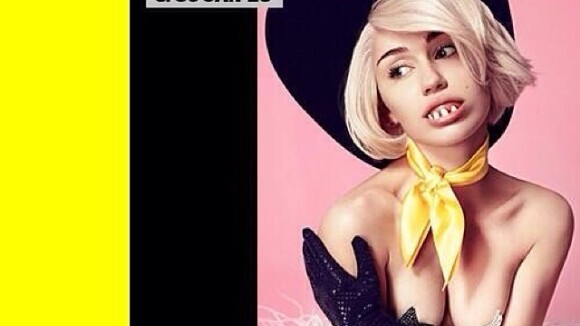 Miley Cyrus posa com dentadura e faz topless para divulgar seu 'Acústico MTV'