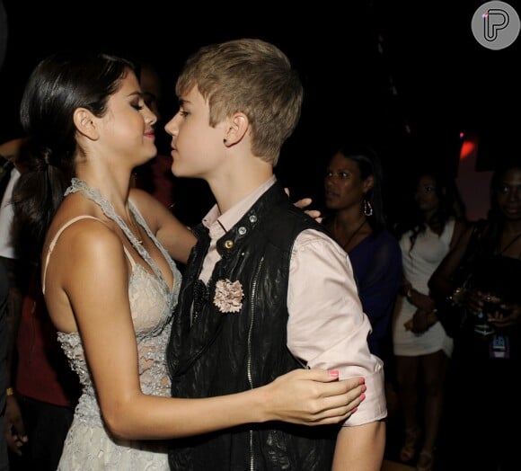 Justin Bieber namora a atriz Selena Gomez