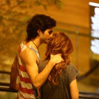 Sophia Abrahão vai ao cinema com Fiuk e ganha beijo em escada rolante