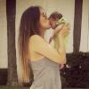 Juliana Despirito publicou uma foto em sua conta no Instagram nesta quarta-feira, 22 de janeiro de 2014, beijando Maria Eduarda, sua filha com Henri Castelli