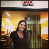 Samyra Ponce apresenta o programa 'De Primeira' na rádio Mix FM do Rio de Janeiro