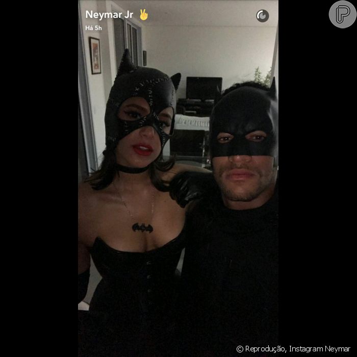 Neymar e Bruna Marquezine se fantasariam de Batman e Mulher-Gato na festa  de aniversário de Gabriel Medina, no final do ano passado - Purepeople