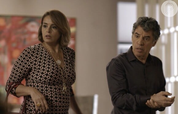 Haroldo (Paulo Betti) decide comprar o salãode beleza para Gilda (Suzy Rêgo), na novela 'Rock Story'