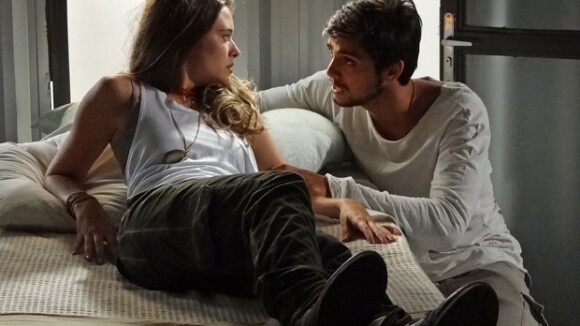 'Além do Horizonte': Lili (Juliana Paiva) e Marlon (Rodrigo Simas) se beijam
