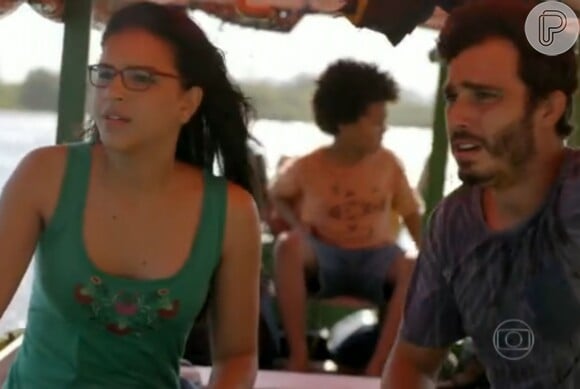 William (Thiago Rodrigues) e Celina (Mariana Rios) fugiram juntos para o Rio de Janeiro e também acabam se beijando, em 'Além do Horizonte'