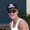 Justin Bieber é detido para questionamento após desembarcar em jatinho com cheiro de maconha, nesta sexta-feira, 31 de janeiro