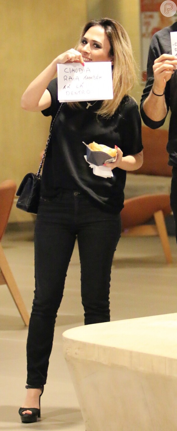 A humorista Tatá Werneck, que está sempre de salto alto, investe em looks com preto, cor predominante em seu guarda-roupa  