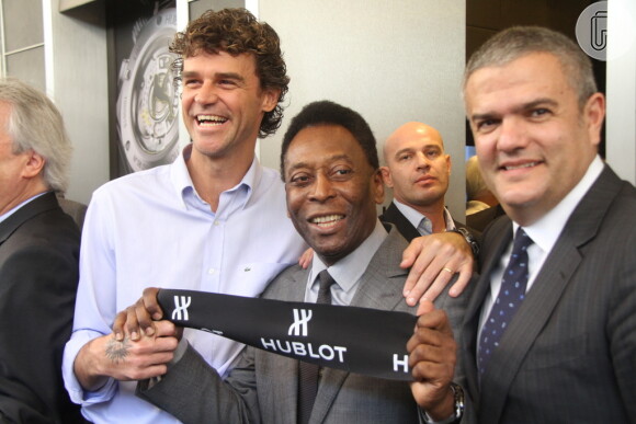 Pelé e Guga prestigiaram nesta quarta-feira, 05 de fevereiro de 2014, o a inauguração de uma relojoaria na Zona Sul do Rio de Janeiro. A marca será a responsável por cronometrar o tempo dos jogos da Copa do Mundo de 2014 no Brasil