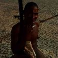 Menor infrator foi preso nu a um poste no Rio por um grupo de homens