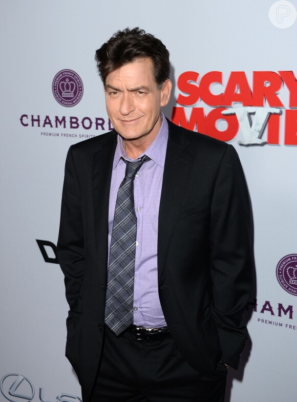 Charlie Sheen ataca verbalmente Ashton Kutcher em seu Twitter