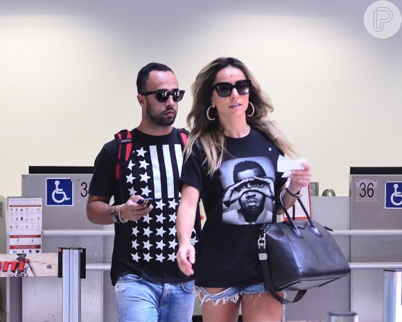 Sabrina Sato embarca no aeroporto Santos Dumont, no Rio de Janeiro, em 10 de fevereiro de 2014