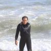 Humberto Martins surfa na praia da Macumba, no Recreio dos Bandeirantes, Zona Oeste do Rio de Janeiro, nesta segunda-feira, 10 de janeiro de 2014