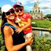 Rafaella Justus posa com mãe em frente ao Castelo da Cinderela na Disney