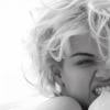 Rita Ora posa pelada para ensaio da revista 'W Magazine', em 11 de fevereiro de 2014