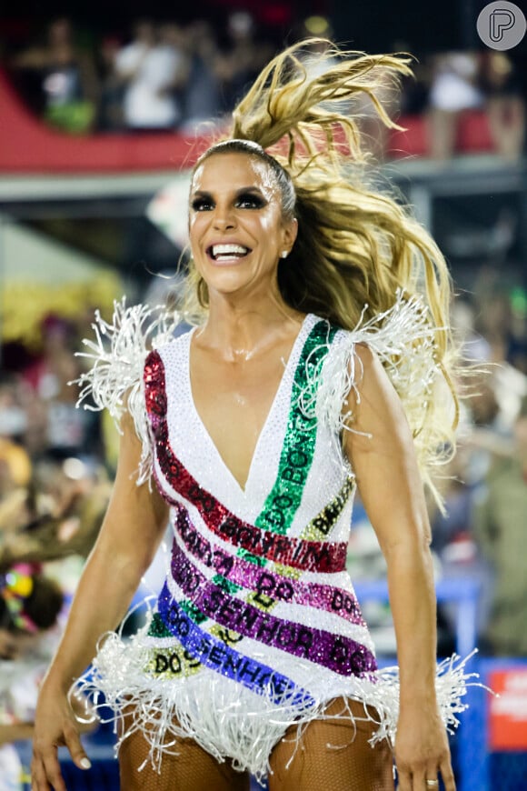 'Carnaval no chão, pulando sem parar!!! Melhor carnaval de todos os tempos!', disse a cantora, em seu Instagram