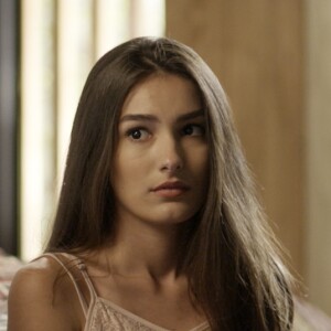 Yasmin (Marina Moschen) já contou à melhor amiga sobre o assédio sofrido no passado, na novela 'Rock Story'