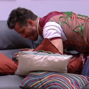 No 'BBB17', Marcos e Emilly transaram após discutirem por ciúmes de Vivian