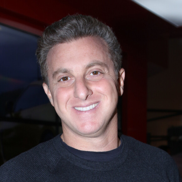 Luciano Huck é dono de iate de quatro andares, quatro suítes e duas cozinhas