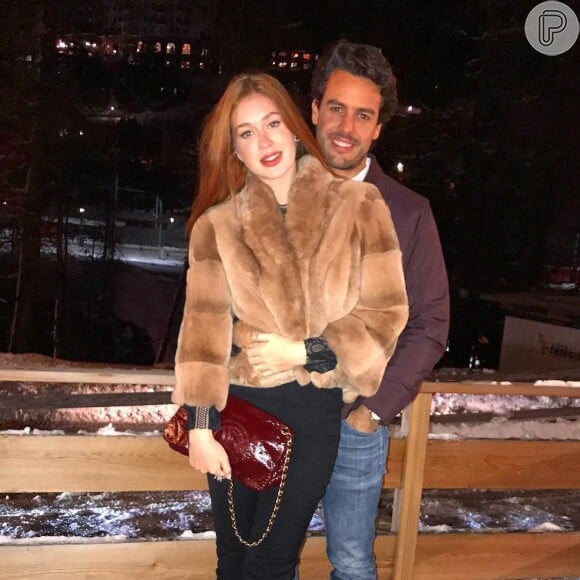 Marina publicou uma foto com casaco peludo e avisou aos fãs: 'É fake'