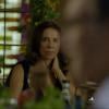 Branca (Ângela Vieira) fica enciumada ao ver Ricardo (Herson Capri) jantando com Chica (Natália do Vale)