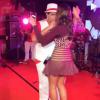 Bruna Marquezine mostrou o seu gingado ao dançar a música de Sidney Magal com o amigo Tiago Abravanel na noite desta terça-feira, 18 de fevereiro de 2014