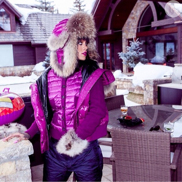 Rihanna comemora seu aniversário de 26 anos em uma cabana na estação de esqui de Aspen, nos Estados Unidos