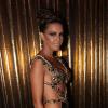 Mariana Rios exibe decote generoso no Baile de Gala e Fantasia da Vogue