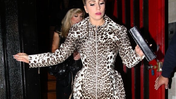 Lady Gaga: calça da cantora rasga em show e ela recebe previsão de morte em 2013