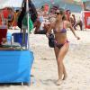 Ingrid Guimarães curtiu o sábado de sol na praia do Leblon ao lado da filha, Clara, e do marido, Renê Machado