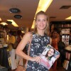 Carolina Dieckmann prestigia lançamento de livro de culinária de Carolina Ferraz, no Rio