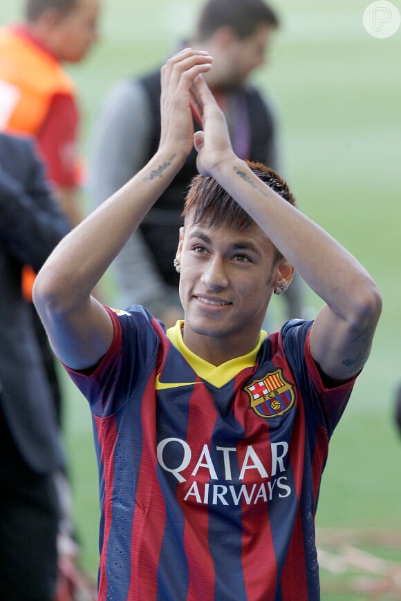 De acordo com o que foi divulgado pelo time espanhol, Neymar foi contratado por R$ 320 milhões