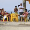 Juliana Alves passeia pela orla da praia do Recreio dos Bandeirantes com o namorado, Guilherme Duarte, nesta terça-feira, 25 de fevereiro de 2014