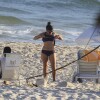A atriz Fabíula Nascimento curtiu o fim da tarde desta quarta-feira, 26 de fevereiro de 2014, na praia da Barra da Tijuca, Zona Oeste do Rio de Janeiro